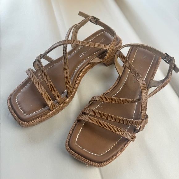 Donald Pilner Slip on Strappy Espadrilles. - Picture 8 of 10